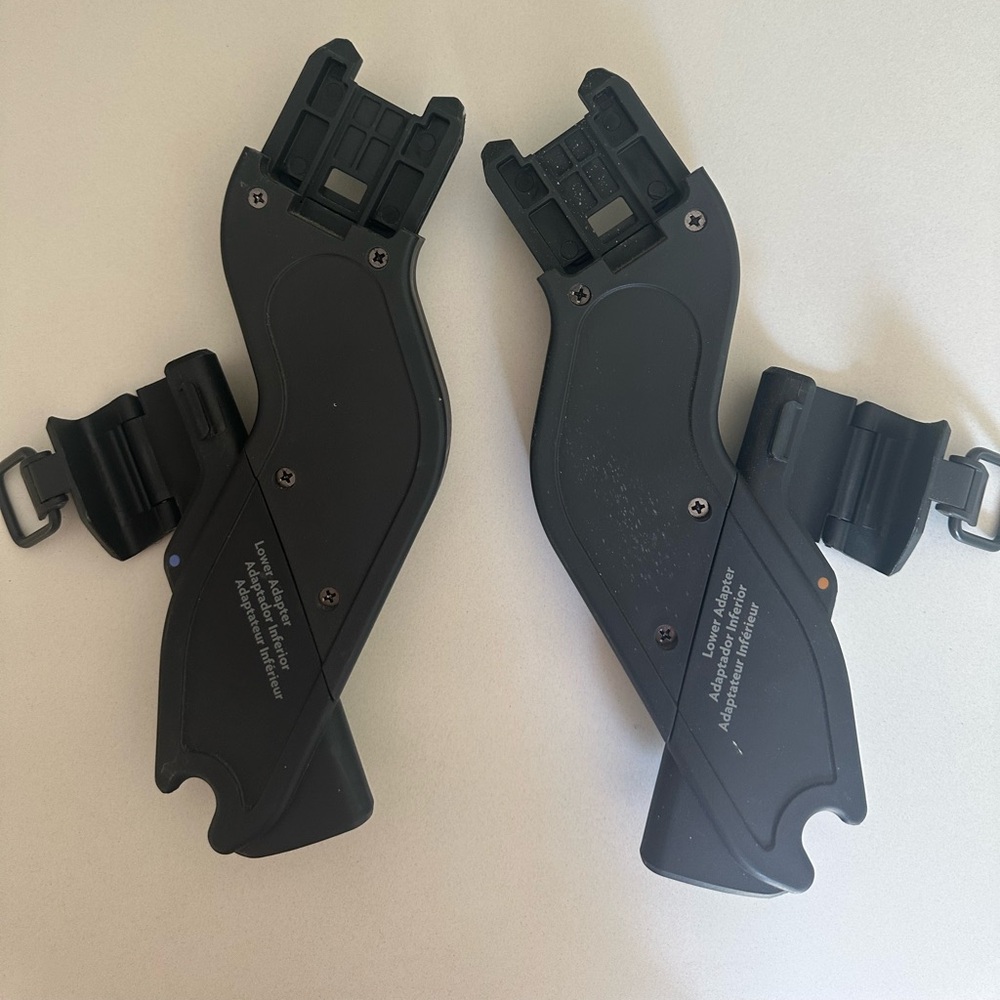 UPPAbaby Lower Adapters for Vista/ V2
Fits RumbleSeat/Bassinet/Mesa/Aria
